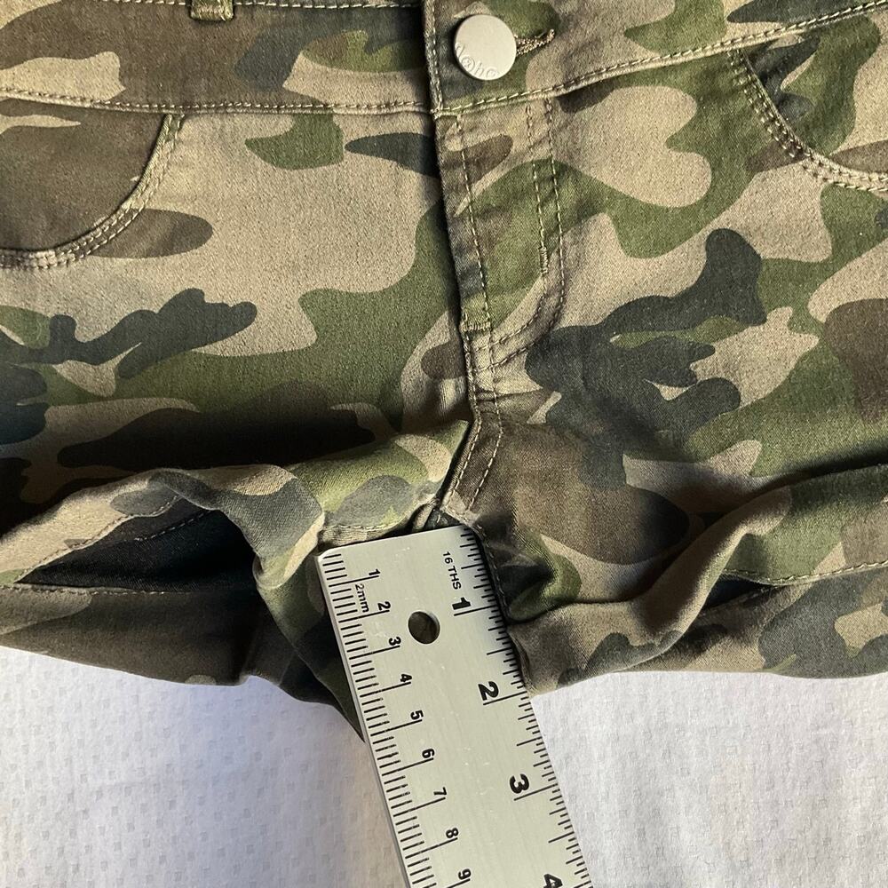 No Boundaries Women Summer Jean Shorts Denim size 26, Green Camo - Picture 4 of 8